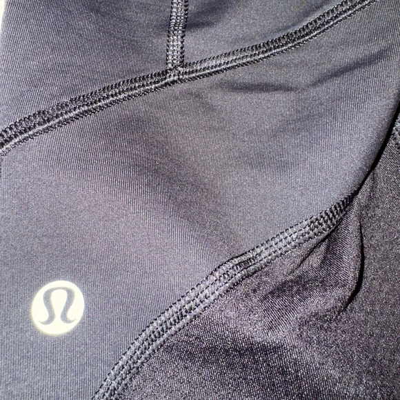 Lululemon 4 Black Sea Striped printed cropped leggings. Luxtreme Circle Mesh. - Picture 7 of 15